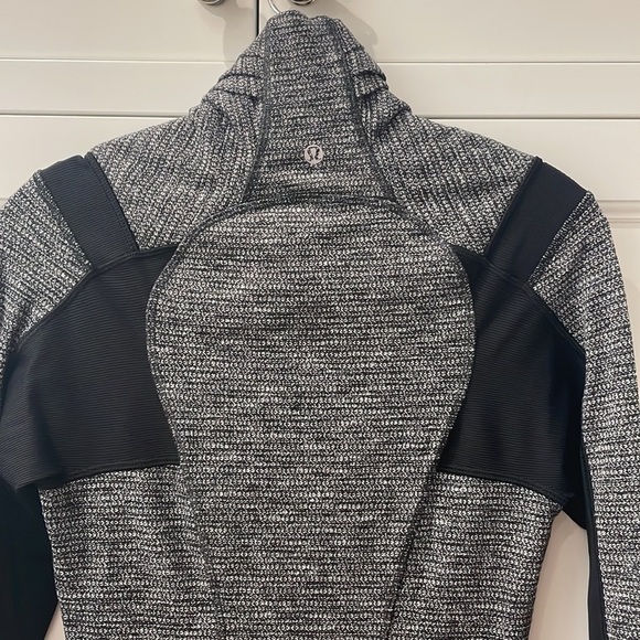 Lululemon Bhakti Yoga Assymetric Double Zip Black Heathered Jacket—EUC- Size 4 - Picture 7 of 11